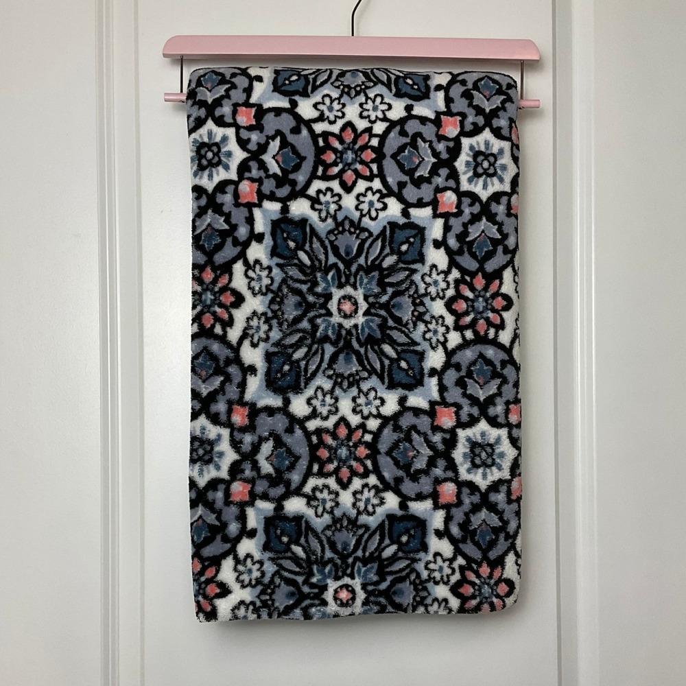 Vera Bradley Lisbon Medallion Plush Throw Blanket Fleece 12408-V76
